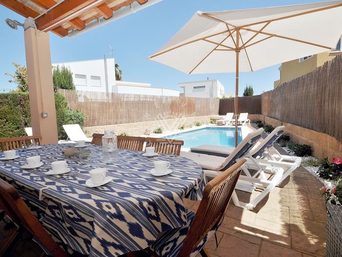 Villa with pool for family only, near Alcudia town