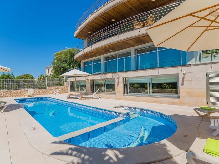 Villa Sammy, lujosa casa de vacaciones con vistas al mar en Alcudia