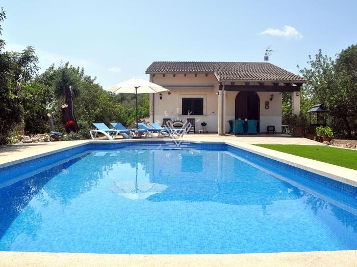 Casa con piscina y vistas a la Tramuntana