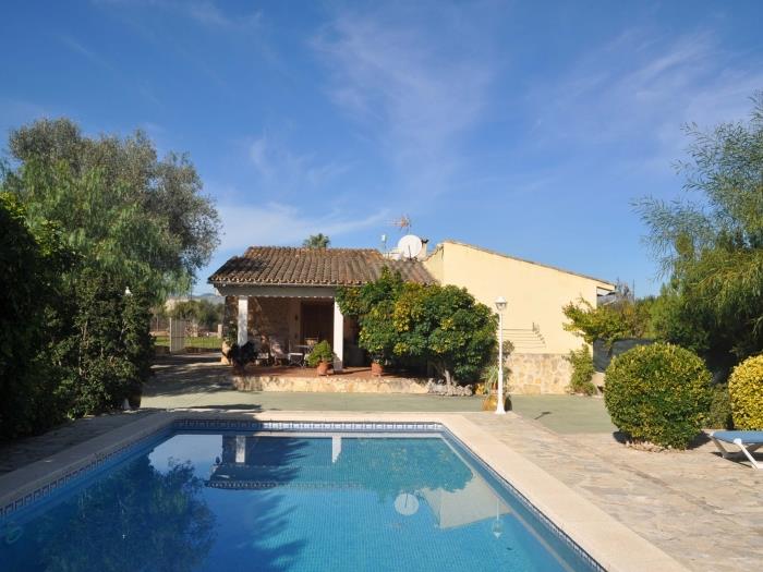 Sini, acogedora villa con piscina privada en Buger
