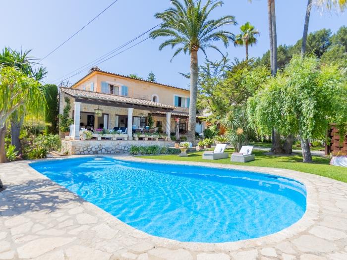 Encantadora villa con piscina y vistas