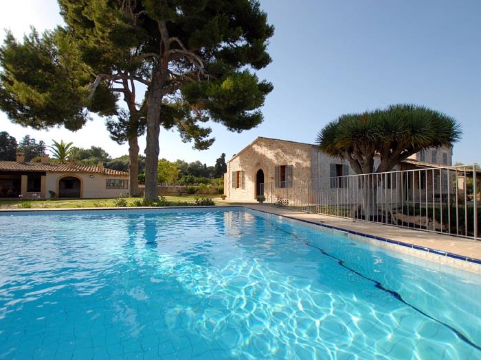 Can Cirerol, spacious house with pool in Porto Colom, Mallorca