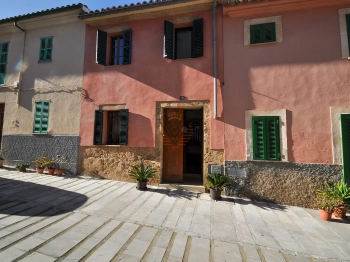 Es Convent, Auténtica casa de Pueblo en Alcudia-Murallas, Mallorca