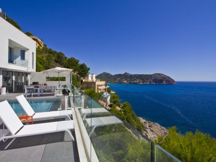 Can Ema, exclusiva villa con piscina frente al mar