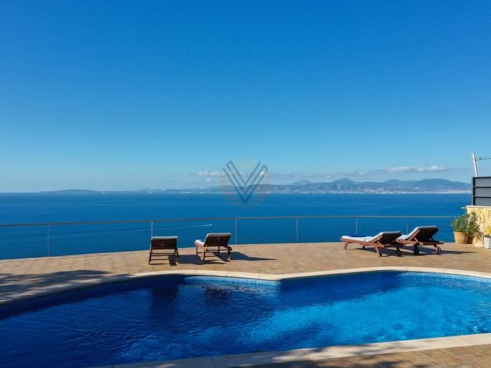 Sa Torre Voramar, Fantástica Villa con piscina en primera línea de Mar
