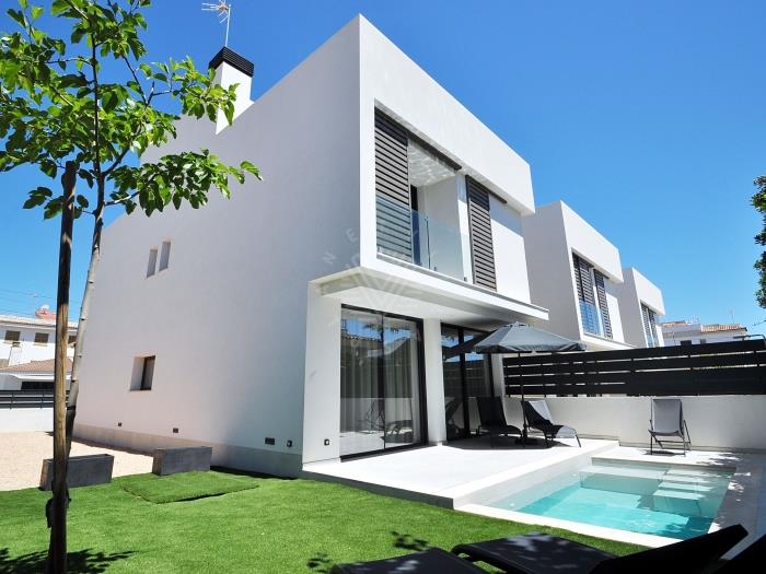 Chalet pareado en Can Picafort con piscina