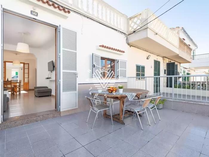 Can Solivellas, casa típica mallorquina de verano en el centro.